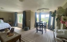 Royal Highland Livingroom Bedroom Suite