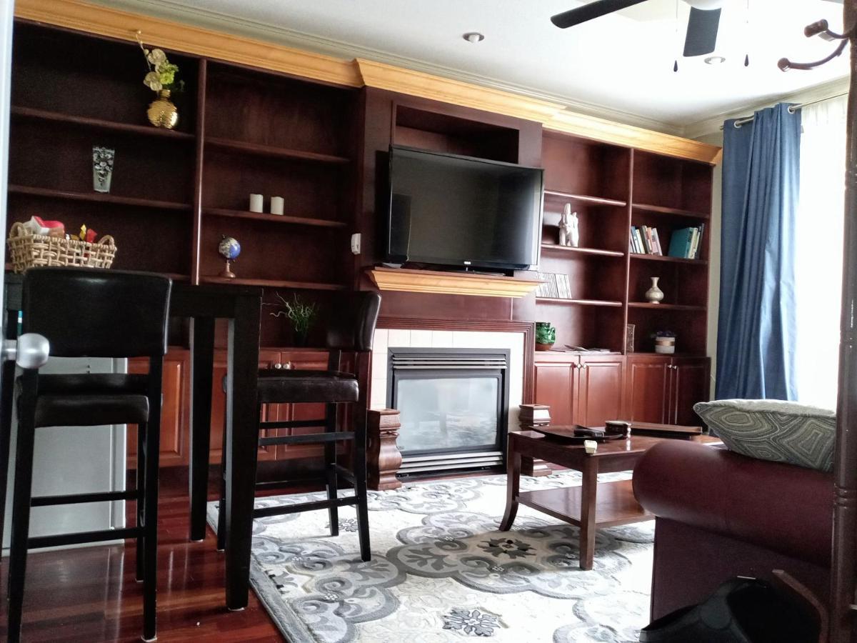 Royal Highland Livingroom Bedroom Suite Calgary Exterior photo