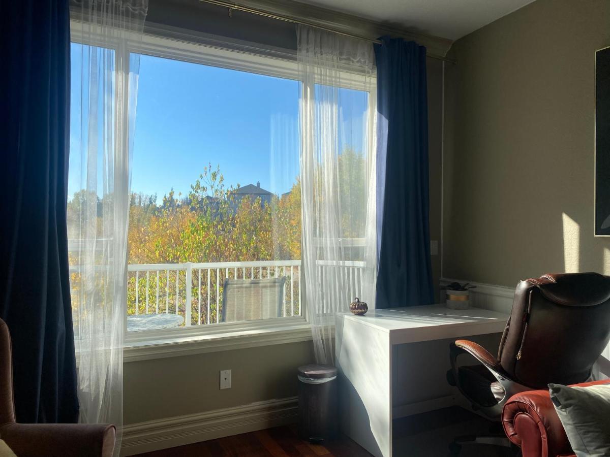 Royal Highland Livingroom Bedroom Suite Calgary Exterior photo