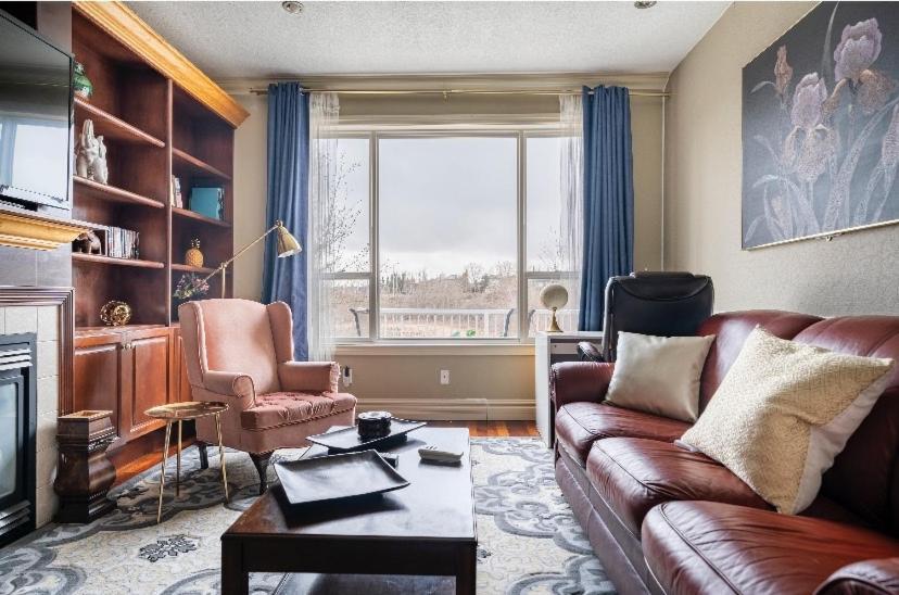 Royal Highland Livingroom Bedroom Suite Calgary Exterior photo
