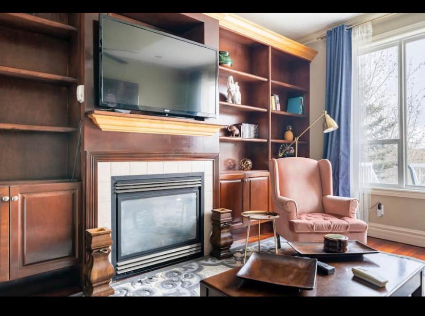 Royal Highland Livingroom Bedroom Suite Calgary Exterior photo