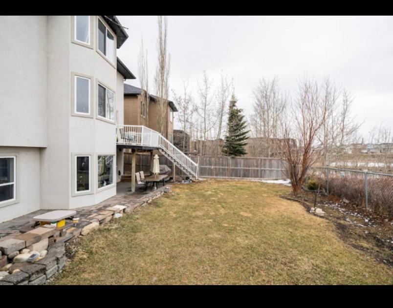 Royal Highland Livingroom Bedroom Suite Calgary Exterior photo